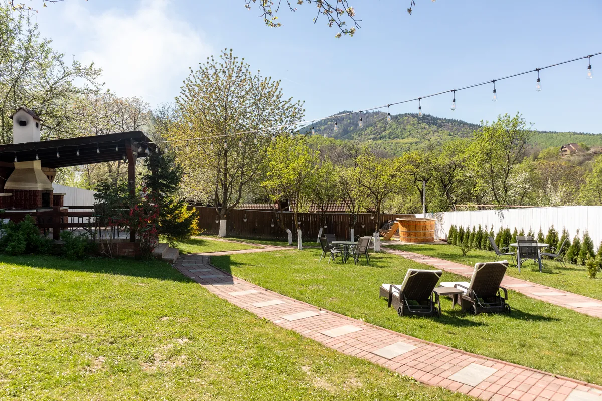 Vila Crisalia – yard overview